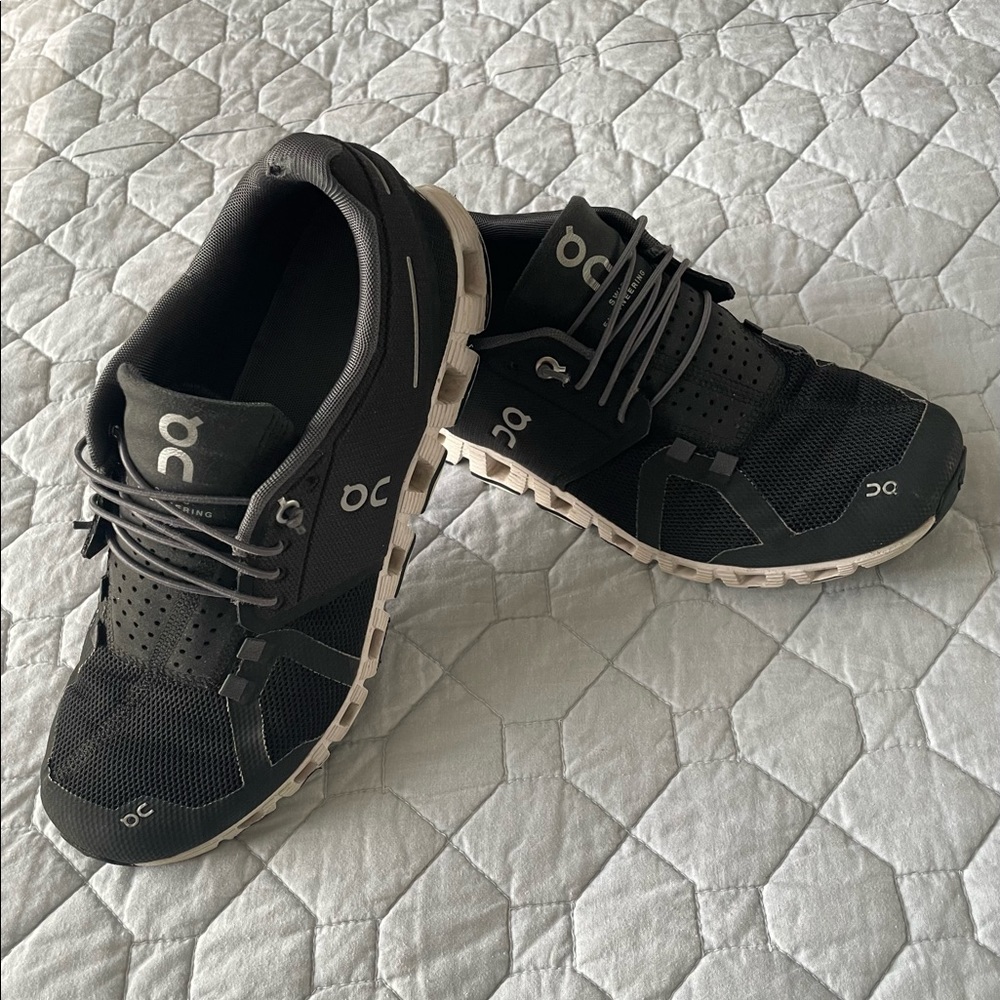 On Cloud Black/White Road Running Shoes Womens Running Walking Size 10